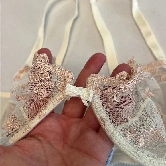 VINTAGE RALPH LAUREN SHEER NUDE UNLINED UNDERWIRE FLORAL LACE BRA SIZE 38C - Picture 4 of 13